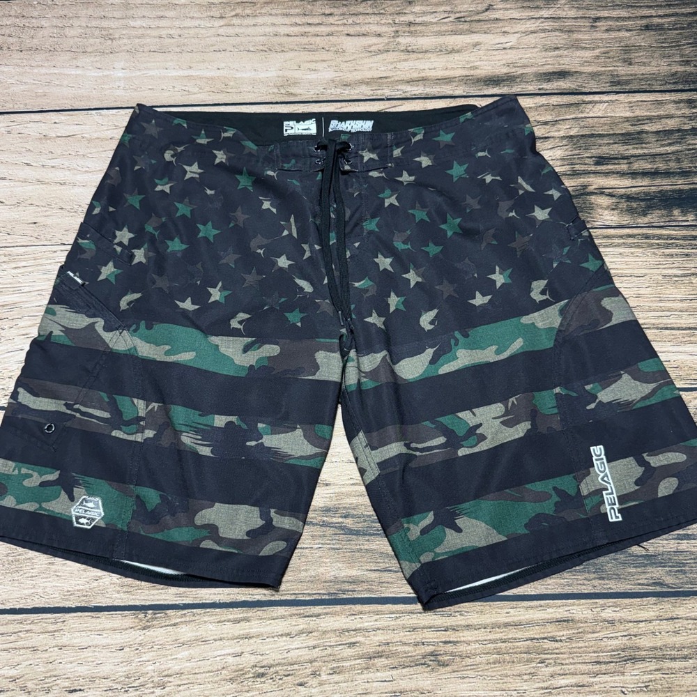 Pelagic Sharkskin Boardshorts Men 40 Black Camo Stars Stripes Fishing Shorts